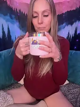 ItsDanniG online show from November 10, 6:13 pm