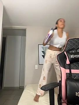 Snapshot of DianaHopson chatting on September 17, 10:28 am DianaHopson online show from September 17, 10:28 am