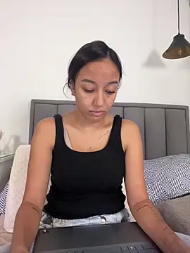 Snapshot of DianaHopson chatting on January 13, 11:03 am DianaHopson online show from January 13, 11:03 am