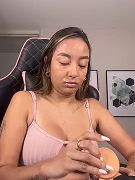 Snapshot of DianaHopson chatting on October 18, 11:12 am DianaHopson online show from October 18, 11:12 am