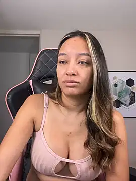 Snapshot of DianaHopson chatting on October 7, 11:33 am DianaHopson online show from October 7, 11:33 am