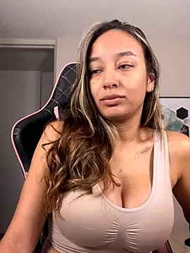 Snapshot of DianaHopson chatting on October 16, 1:36 am DianaHopson online show from October 16, 1:36 am