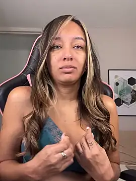 Snapshot of DianaHopson chatting on September 29, 11:27 am DianaHopson online show from September 29, 11:27 am