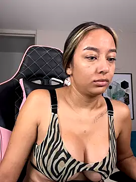 Snapshot of DianaHopson chatting on September 24, 11:17 am DianaHopson online show from September 24, 11:17 am