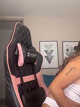 Snapshot of DianaHopson chatting on September 26, 12:17 am DianaHopson online show from September 26, 12:17 am