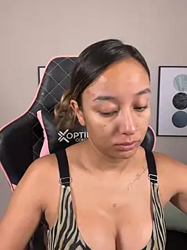 Snapshot of DianaHopson chatting on March 16, 10:55 am DianaHopson online show from March 16, 10:55 am