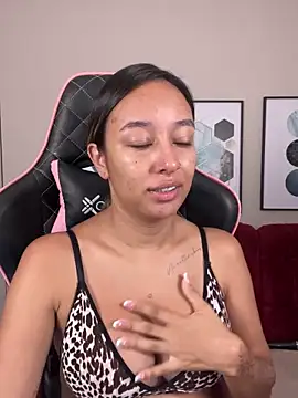 Snapshot of DianaHopson chatting on March 22, 11:32 am DianaHopson online show from March 22, 11:32 am