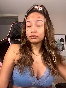 Snapshot of DianaHopson chatting on September 21, 11:26 am DianaHopson online show from September 21, 11:26 am