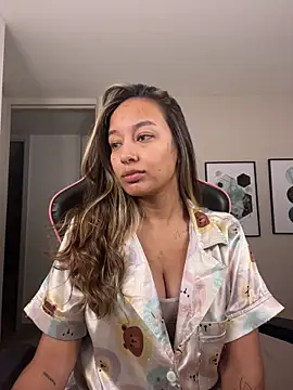 Snapshot of DianaHopson chatting on October 12, 12:23 am DianaHopson online show from October 12, 12:23 am