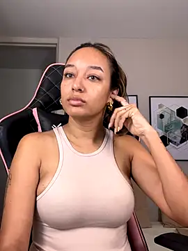 Snapshot of DianaHopson chatting on September 23, 11:28 am DianaHopson online show from September 23, 11:28 am