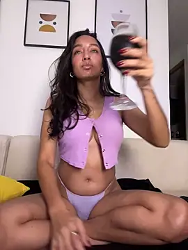 Snapshot of DianaHopson chatting on February 5, 6:59 pm DianaHopson online show from February 5, 6:59 pm