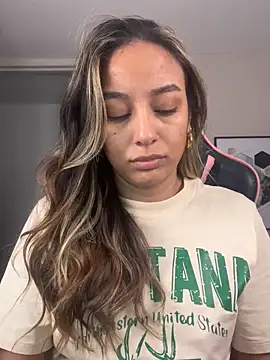 Snapshot of DianaHopson chatting on October 24, 1:59 am DianaHopson online show from October 24, 1:59 am