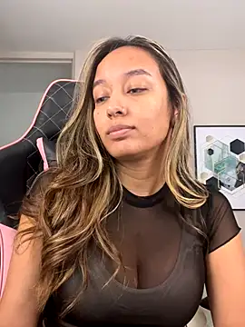 Snapshot of DianaHopson chatting on October 15, 1:30 pm DianaHopson online show from October 15, 1:30 pm