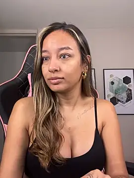 Snapshot of DianaHopson chatting on October 17, 11:23 am DianaHopson online show from October 17, 11:23 am