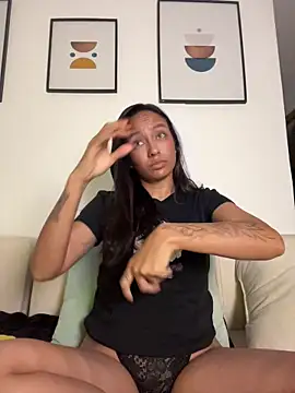 Snapshot of DianaHopson chatting on February 14, 1:17 am DianaHopson online show from February 14, 1:17 am