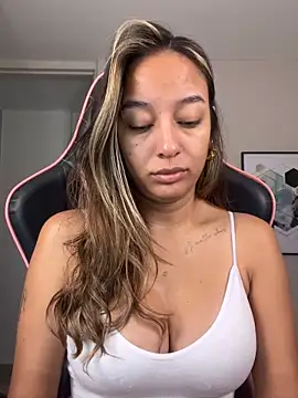 Snapshot of DianaHopson chatting on September 28, 12:23 pm DianaHopson online show from September 28, 12:23 pm