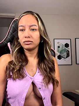 Snapshot of DianaHopson chatting on September 9, 10:57 am DianaHopson online show from September 9, 10:57 am