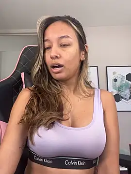 Snapshot of DianaHopson chatting on October 16, 1:41 pm DianaHopson online show from October 16, 1:41 pm