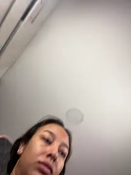 Snapshot of DianaHopson chatting on December 4, 11:09 am DianaHopson online show from December 4, 11:09 am