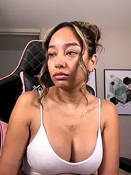 Snapshot of DianaHopson chatting on October 21, 11:42 am DianaHopson online show from October 21, 11:42 am