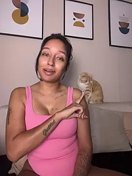Snapshot of DianaHopson chatting on July 1, 1:17 am DianaHopson online show from July 1, 1:17 am