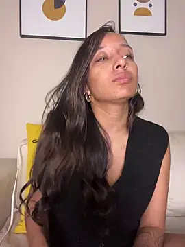 Snapshot of DianaHopson chatting on February 27, 2:12 am DianaHopson online show from February 27, 2:12 am