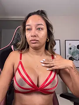 Snapshot of DianaHopson chatting on October 22, 10:47 am DianaHopson online show from October 22, 10:47 am