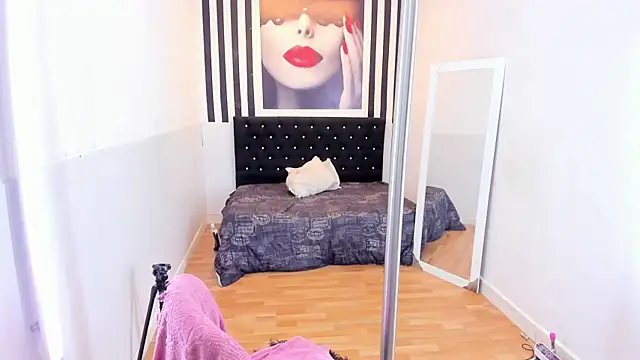 Shanelle   online show from September 22, 1:50 pm