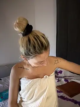 Ella Charm online show from October 24, 3:33 pm