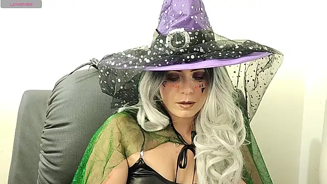 Snapshot of irinasweet27 chatting on October 31, 1:46 am irinasweet27 online show from October 31, 1:46 am