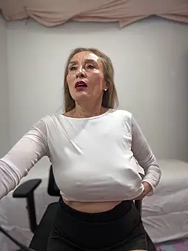 lilian prada online show from November 2, 7:52 pm