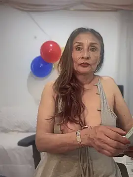 Snapshot of lilian_prada chatting on June 17, 8:19 pm lilian prada online show from June 17, 8:19 pm
