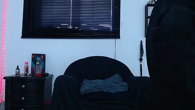 Snapshot of KinkyAllisonSub chatting on February 18, 2:59 pm KinkyAllisonSub online show from February 18, 2:59 pm