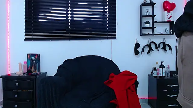 Snapshot of KinkyAllisonSub chatting on February 22, 9:15 pm KinkyAllisonSub online show from February 22, 9:15 pm