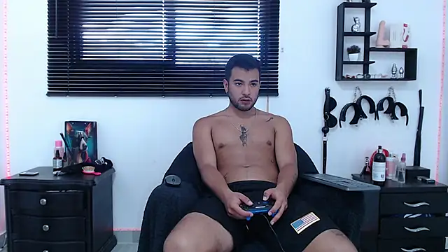 Snapshot of KinkyAllisonSub chatting on February 19, 5:27 pm KinkyAllisonSub online show from February 19, 5:27 pm