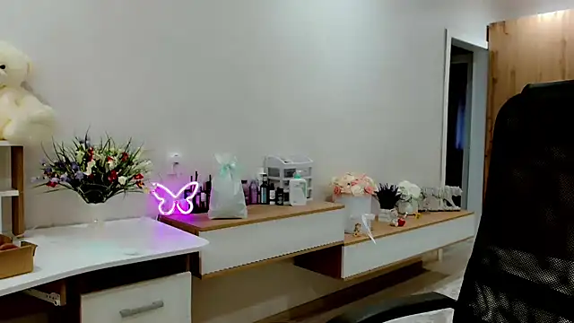 Snapshot of EveLove33 chatting on November 5, 12:30 pm EveLove33 online show from November 5, 12:30 pm