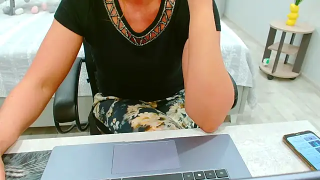 EveLove33 online show from May 30, 4:45 pm
