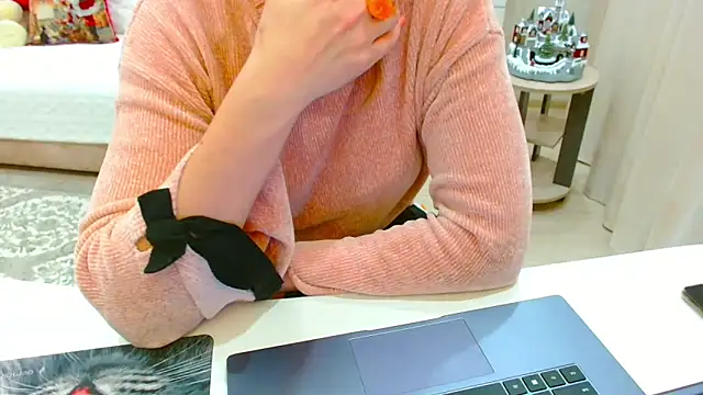 EveLove33 online show from February 7, 6:05 pm