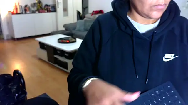 sarametisse26 online show from December 1, 6:58 am