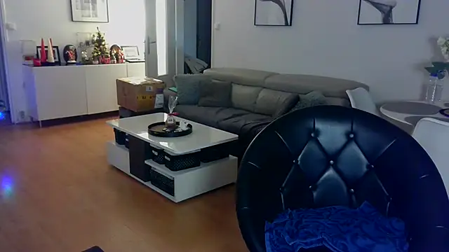 sarametisse26 online show from December 5, 7:07 am