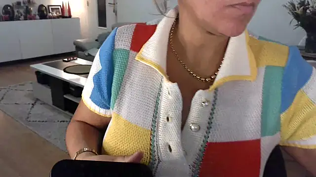 sarametisse26 online show from December 18, 7:15 am