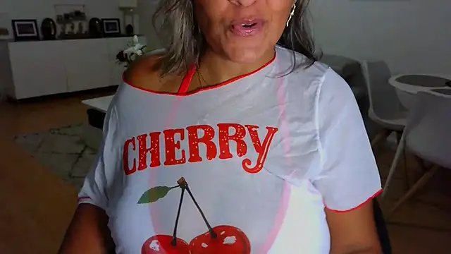 sarametisse26 online show from September 25, 7:03 am