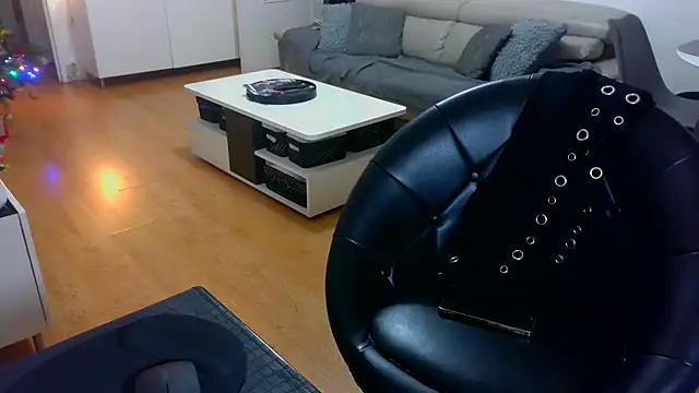 sarametisse26 online show from December 15, 7:03 am