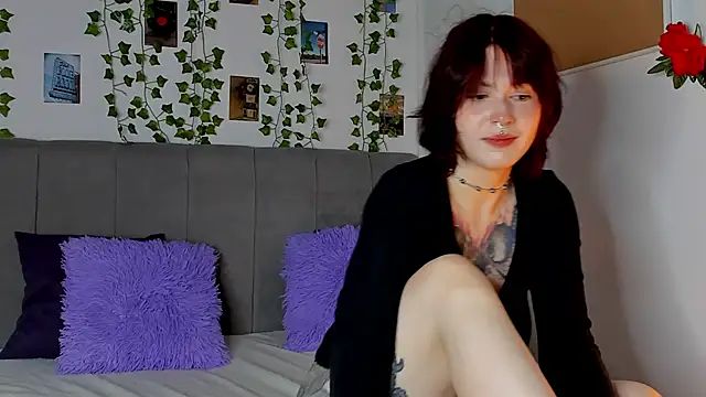 miss Lizzy online show from March 6, 1:22 am