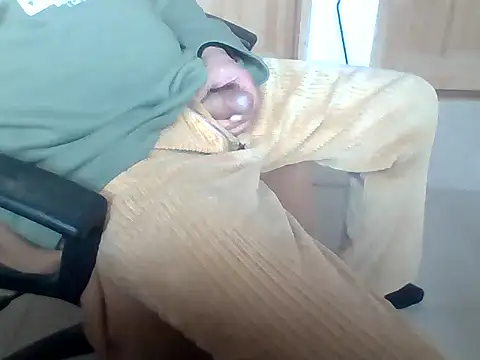 Snapshot of Whaleboy chatting on November 11, 6:41 am Whaleboy online show from November 11, 6:41 am