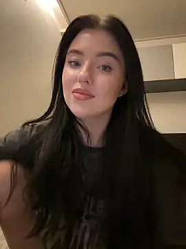 Angela Fosterr online show from December 3, 6:40 pm