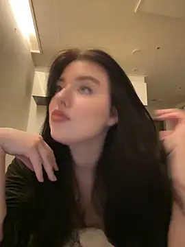 Angela Fosterr online show from February 5, 6:15 pm