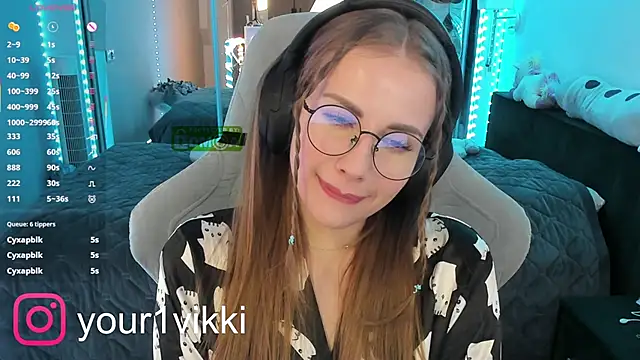 Vikki Cheese online show from February 20, 9:31 pm