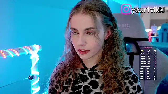 Vikki Cheese online show from November 10, 8:03 pm