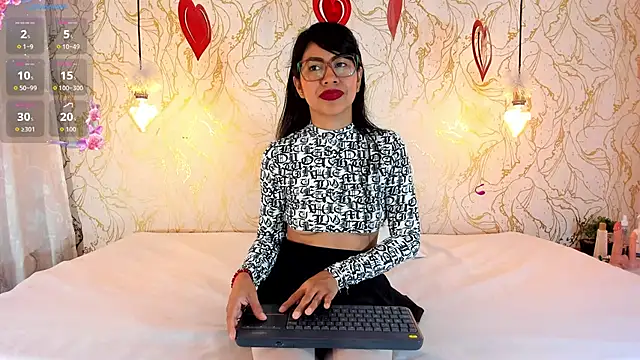 BRITANY WELLS  online show from May 18, 12:10 pm